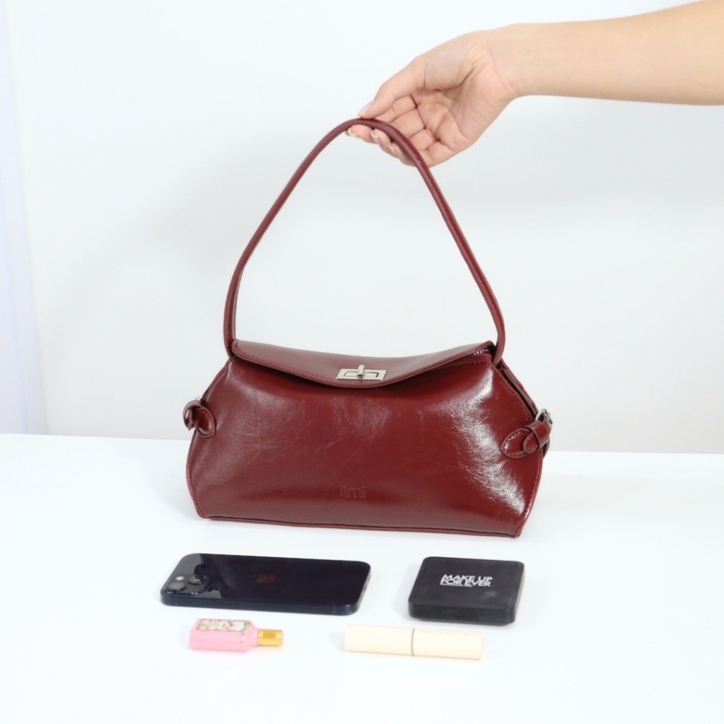 Túi xách nữ da LIMI (3 màu) đeo vai xách tay mini đi chơi thời trang kèm charm sang chảnh ARA | BigBuy360 - bigbuy360.vn