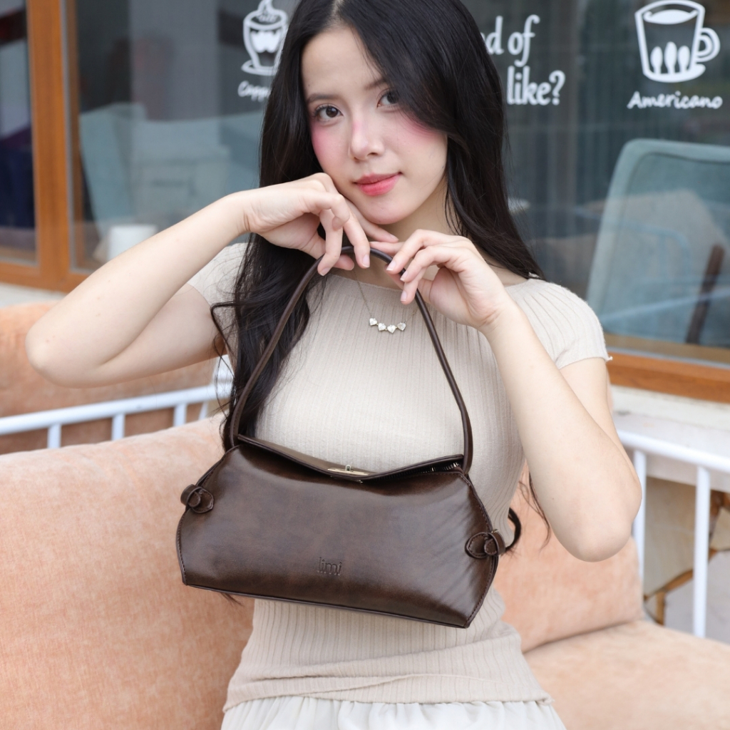 Túi xách nữ da LIMI (3 màu) đeo vai xách tay mini đi chơi thời trang kèm charm sang chảnh ARA | BigBuy360 - bigbuy360.vn