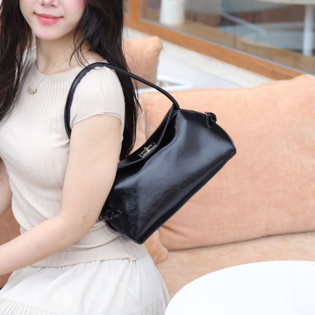 Túi xách nữ da LIMI (3 màu) đeo vai xách tay mini đi chơi thời trang kèm charm sang chảnh ARA | BigBuy360 - bigbuy360.vn