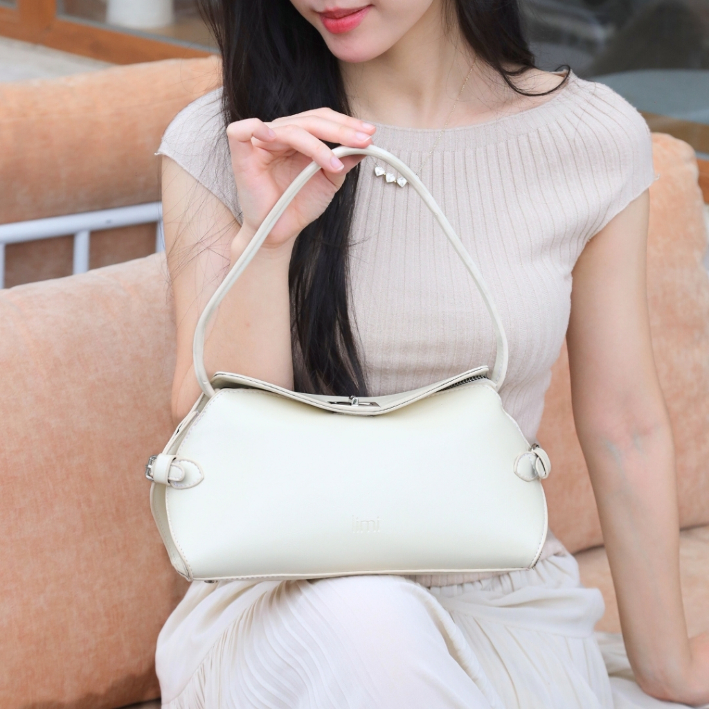 Túi xách nữ da LIMI (3 màu) đeo vai xách tay mini đi chơi thời trang kèm charm sang chảnh ARA | BigBuy360 - bigbuy360.vn