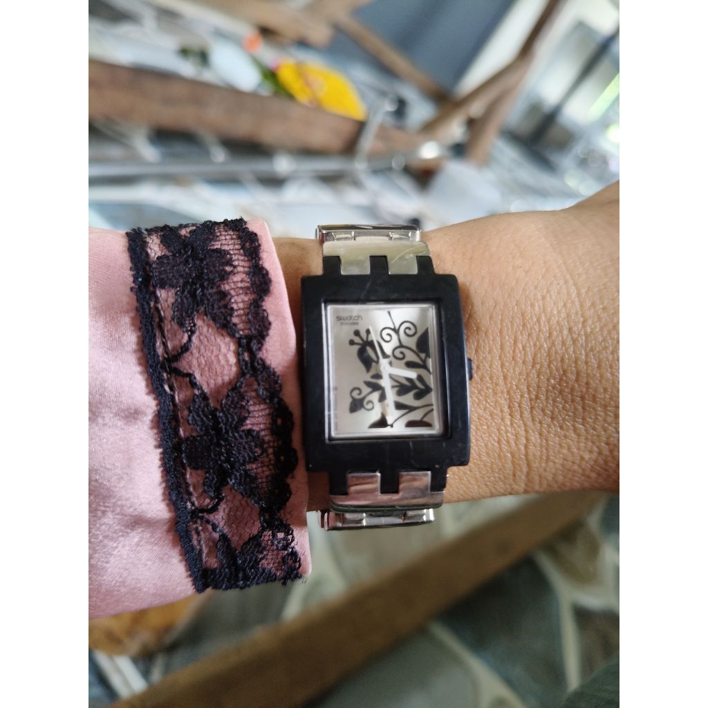 đồng hồ nữ hiệu swatch switch