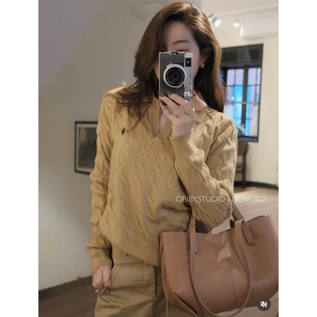 𝟏𝟒𝐚𝐦.𝐬𝐭𝐮𝐝𝐢𝐨 | Áo Len Polo Dệt Kim Cổ Bẻ Chữ V, Áo Len Thừng Logo Ngựa Hàng QC