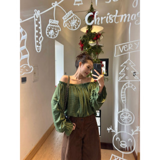  Áo bẹt vai chấm bi tay nhún 