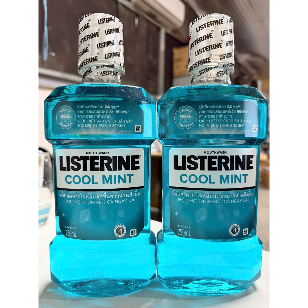 Bộ 2 chai nước súc miệng Listerine Cool Mint 750ml.
