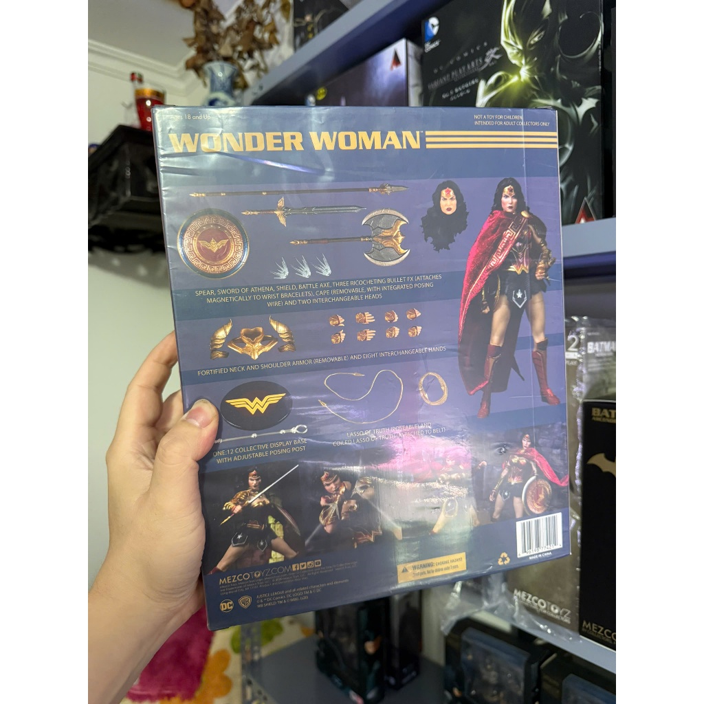 Mô hình MEZCO Wonder Woman