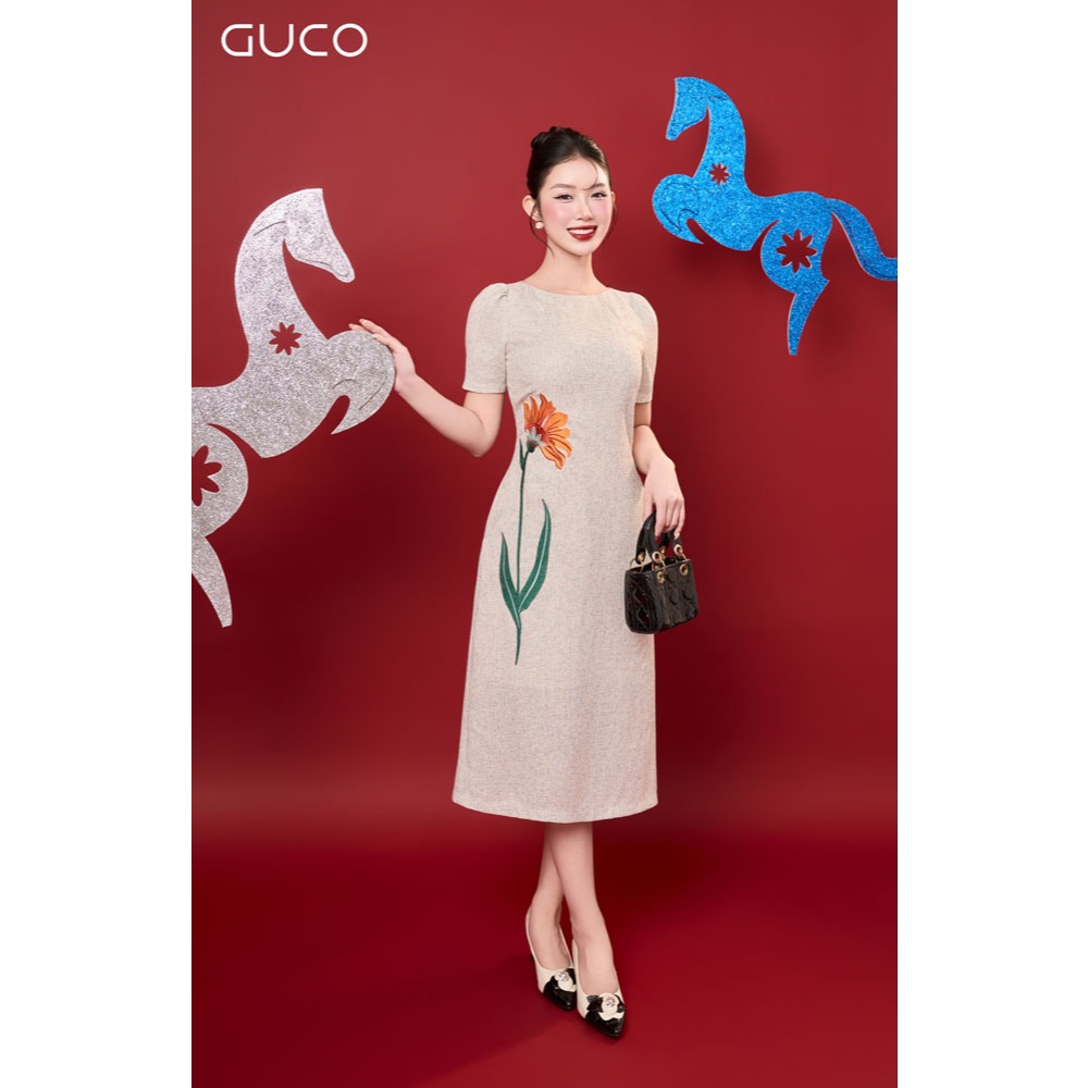 [TẾT SALE] ĐẦM TẾT 2026 DÁNG CHỮ A BODY TÔN DÁNG CỔ TRÒN THÊU HOA 1 BÊN - XÁM TRẮNG - 5046