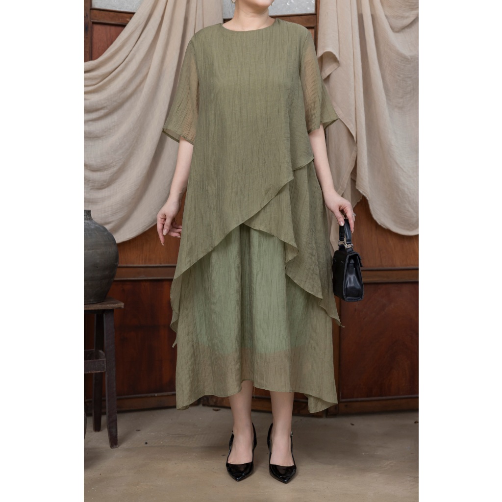 M Collection | Đầm Maxi Suông Trơn Vắt Chéo Hai Lớp Chất Tơ Xốp Lót Lụa Hàn Trắng - D12062 | BigBuy360 - bigbuy360.vn