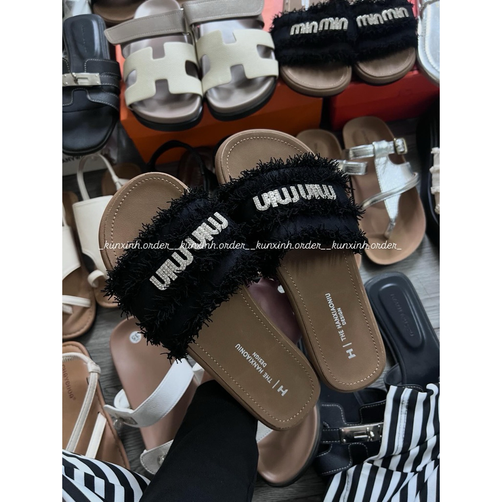💎 Dép Lê Nữ Quai Ngang Đính Đá Chữ Miumiu - Dép Bệt Viền Tua Rua Sang Chảnh Hot Trend