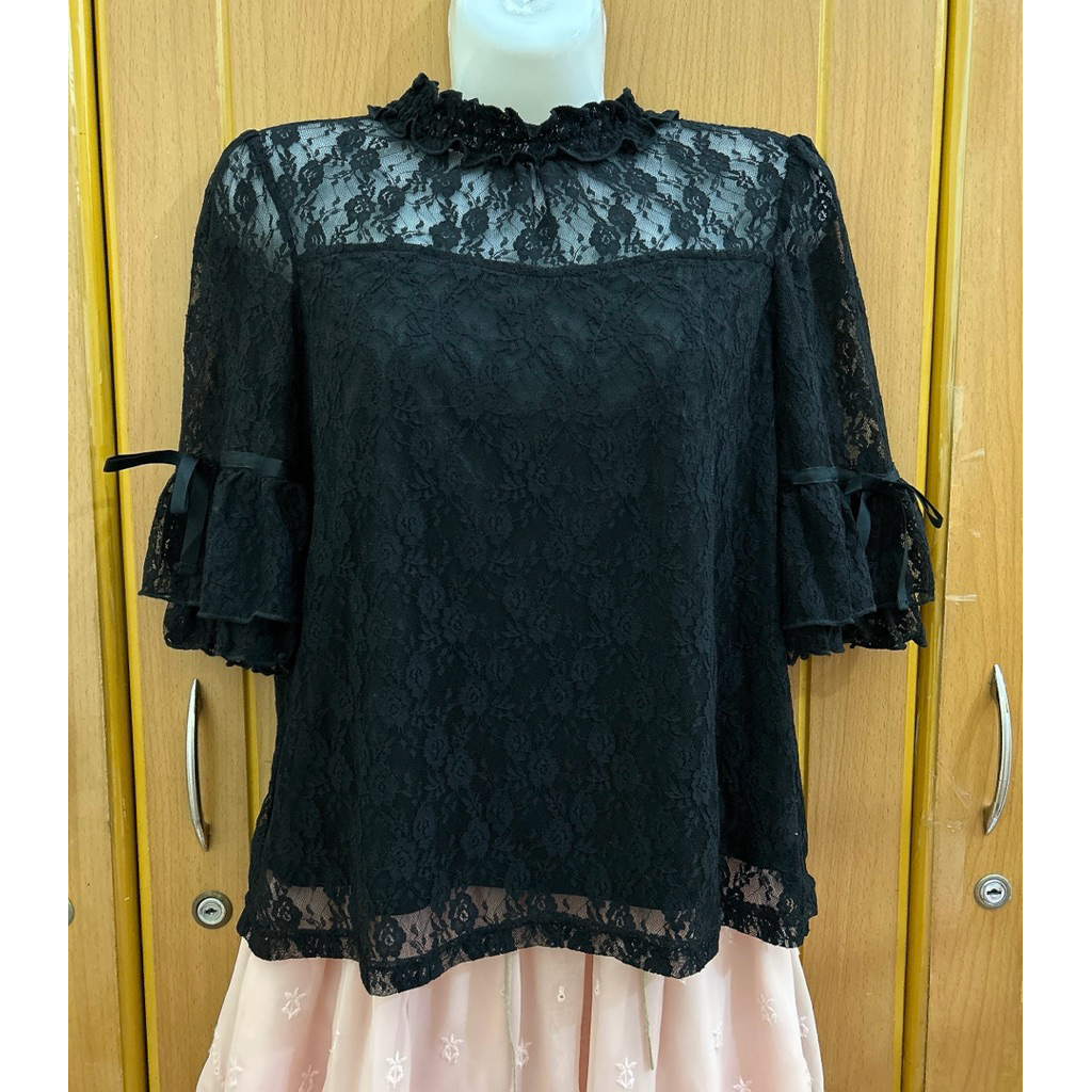 Áo 2hand Jiraikei Nhật hiệu Rojita đen ren tiểu thư