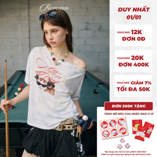  Playday Tee - Remmus | Áo thun lệch vai cách điệu in hình mèo cho nữ 