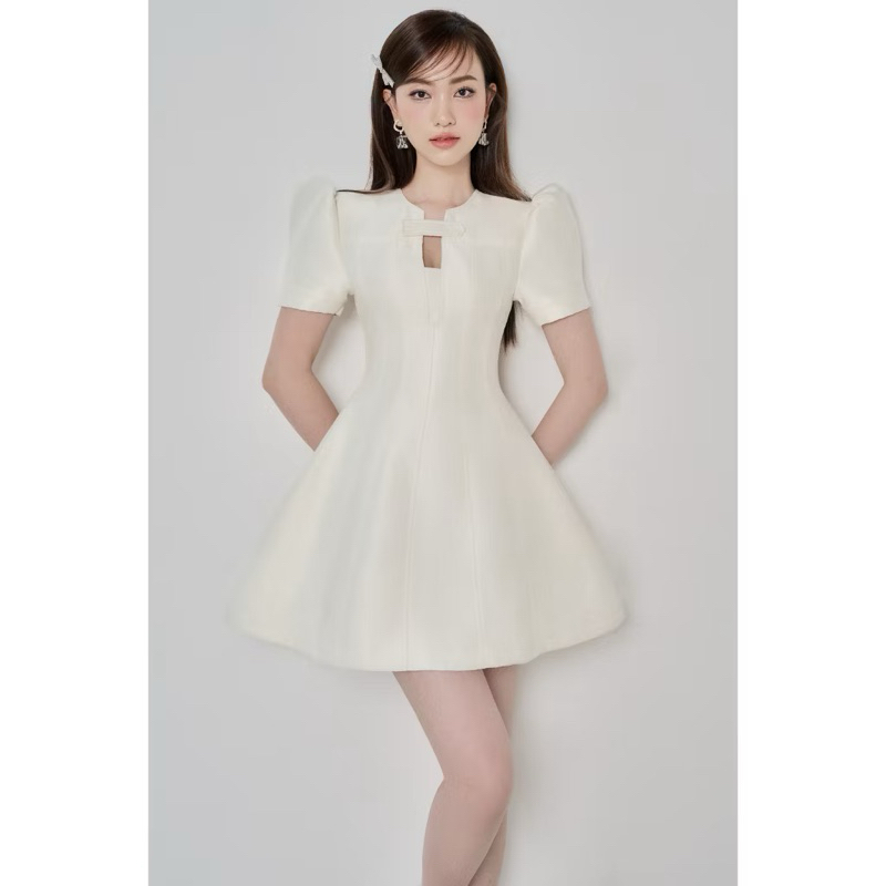 THANH LÝ - Đầm cổ U chạy chỉ thân , Peace House Clothing kem S