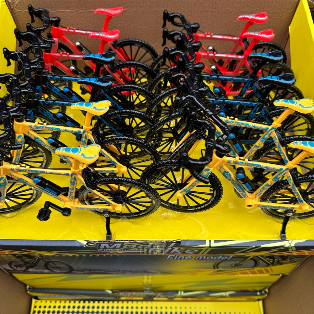 xe đạp mi ni chất liệu các bon