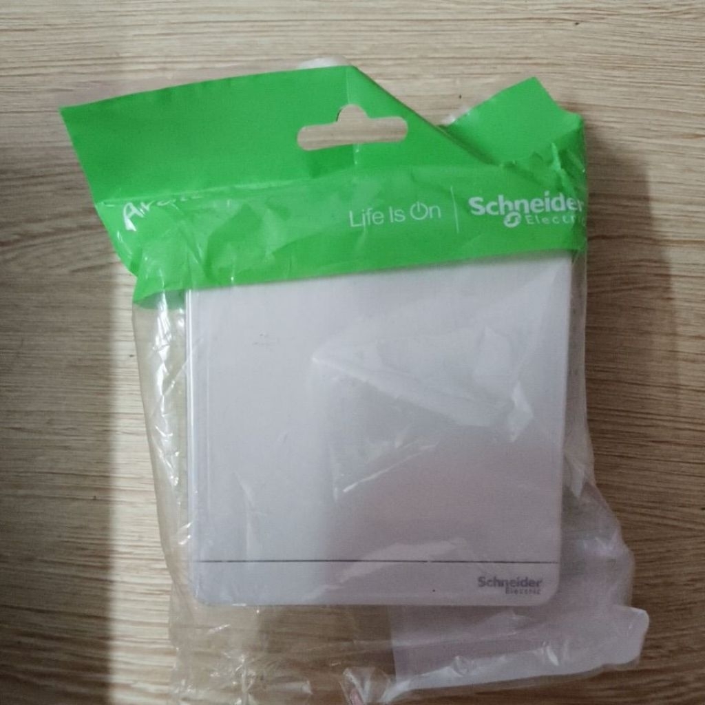 Công Tắc AvatarOn Schneider E8331L1LED_WE_G19 – Công Tắc Đơn Có Đèn LED