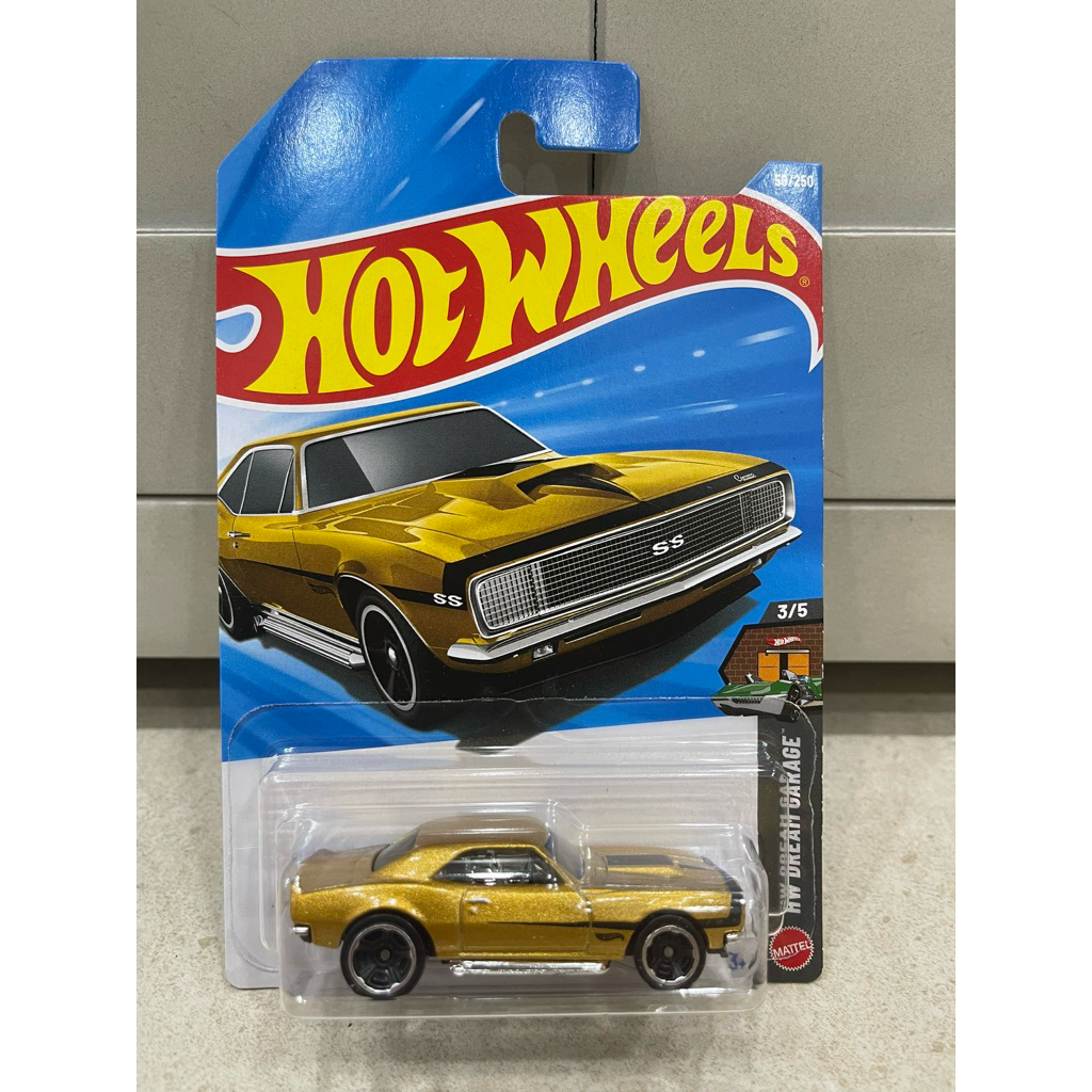 Xe mô hình đồ chơi Hotwheels cơ bản 1:64 - '67 Camaro