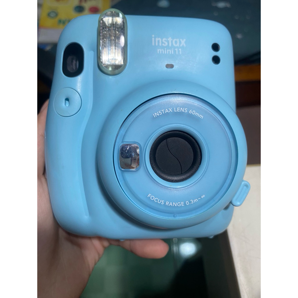 Máy ảnh instax mini 11 xanh dương kèm 7 film.