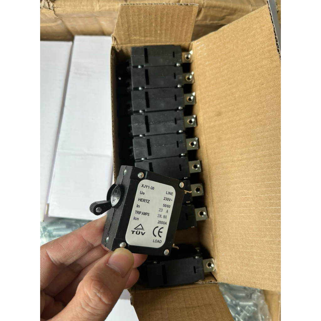 CB công tắt điện cầu dao mở điện cho máy phát điện 13A 23A 3kw 5kw 6kw 7kw loại đầu tròn