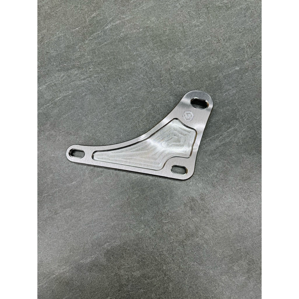 Pát treo bô nhôm CNC gắn đream , cup v2