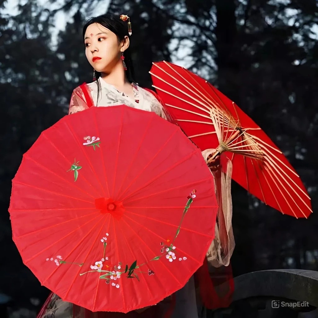 Ô Nhựa Đỏ Cổ Trang 84cm Nan Gỗ – Ô Múa Nghệ Thuật Sân Khấu – Ô Trang Trí Tết, Studio Chụp Ảnh Decor