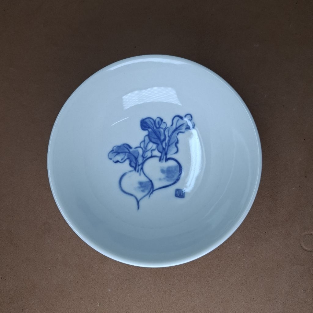 Chén nhỏ miệng rộng họa tiết 2 củ cải màu xanh ( bị mẻ ở dưới đáy chén)_GỐM SỨ NHẬT_GACTHV2502016