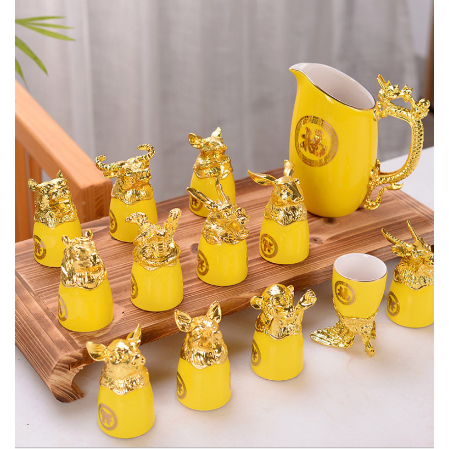 Bộ Bình 12 Ly Rượu Hình Con Giáp và Chai Thủy Tinh đựng rượu tam giác XO 500ml số 24