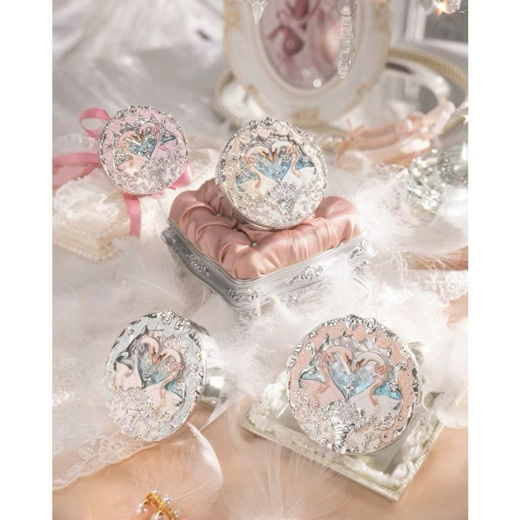 Má swan nhà Flower Know mang nét sang trọng