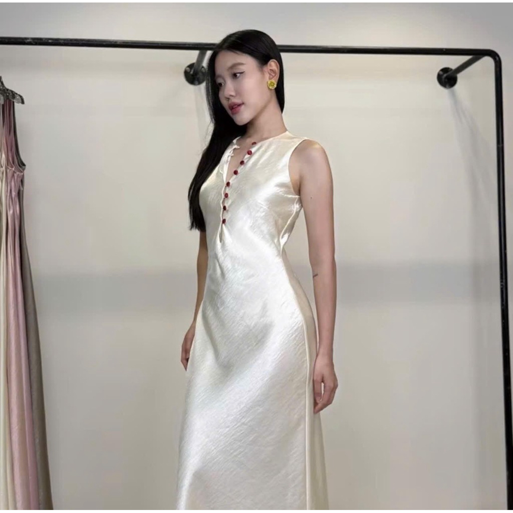 ĐẦM LỤA DÀI ÔM BODY CỔ V