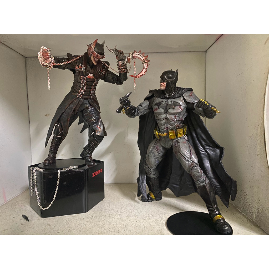 mô hình batman who laughs và batman page punchase mcfarlane mcf