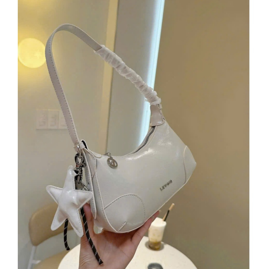 Túi Xách Nữ Kẹp Nách Da Bóng Size 21 Kèm Charm Levoi Sang Trọng – HT553 | BigBuy360 - bigbuy360.vn