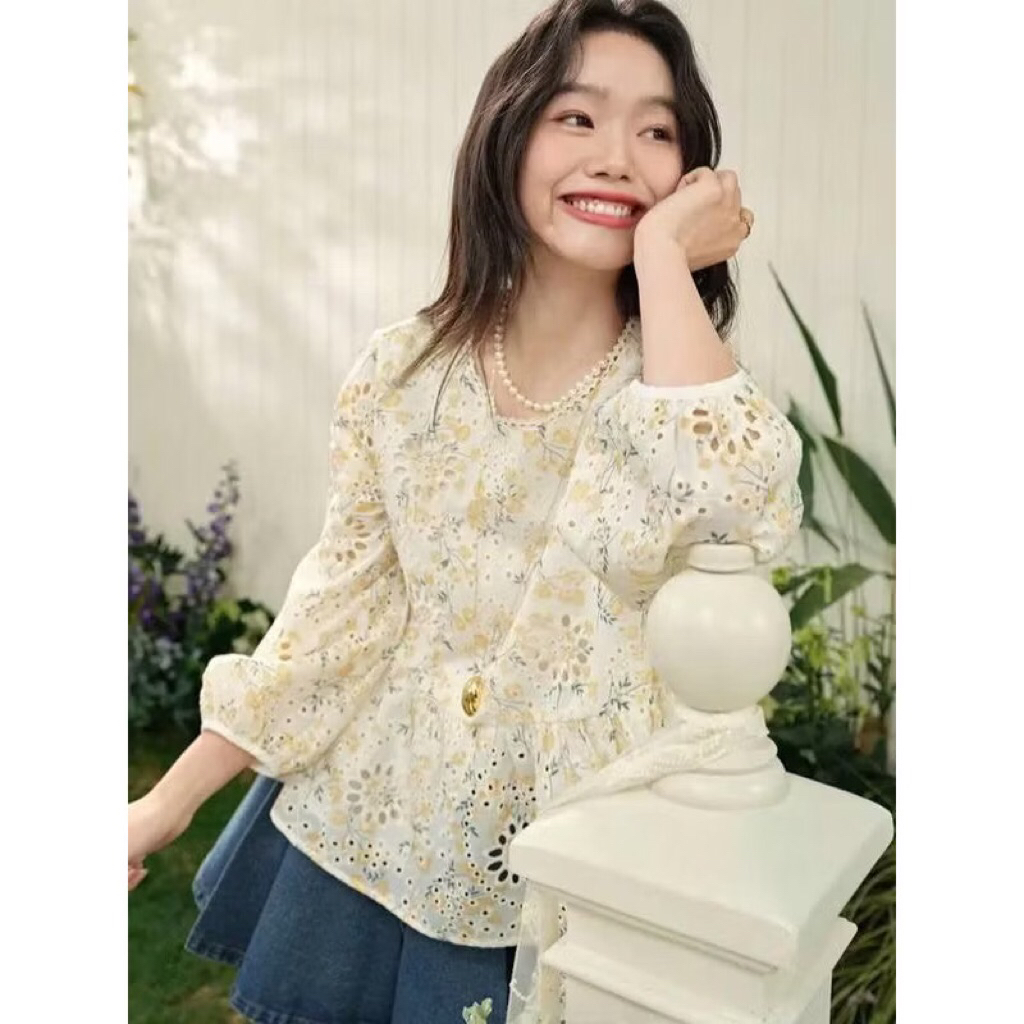 [2ndhand] Áo babydoll thêu hoa nổi  chất ren phong cách hàn quốc