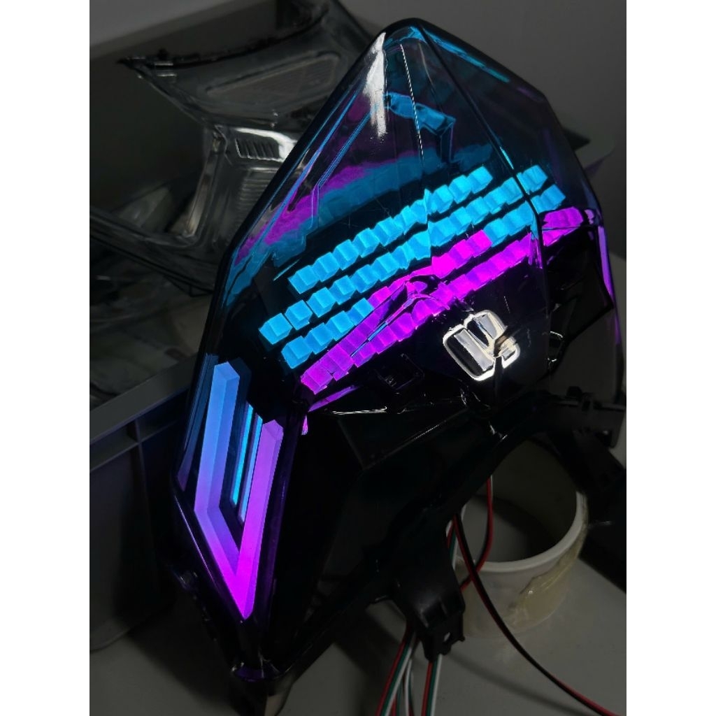 Đèn Hậu Audi Matrix Vario 125/150 I8BLE đổi màu app điện thoại