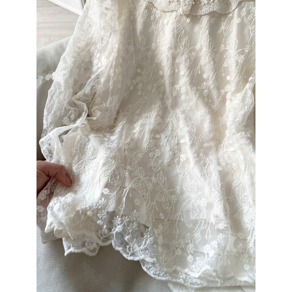 ÁO REN HOA NỔI CỔ BÈO TAY BỒNG ÁO SƠ MI REN HOA NỔI CỔ BÈO 2 LỚP TAY BỒNG STYLE KOREA - DÀNH CHO NỮ | BigBuy360 - bigbuy360.vn