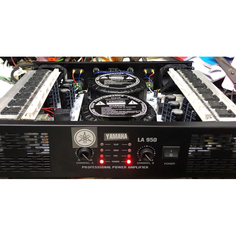 Cục Đẩy 2 Kênh Yamaha LA 950. 32 Sò