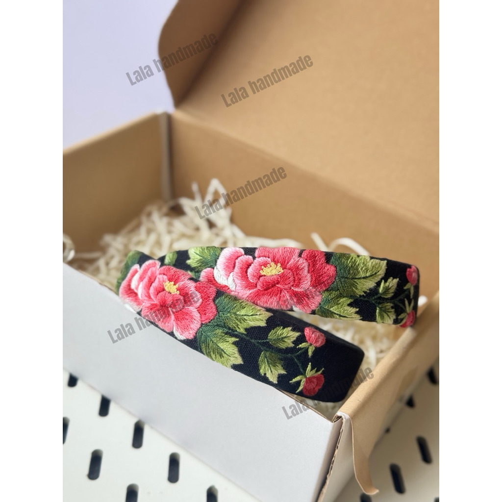 [mẫu đơn đen hồng] Bờm cài tóc thêu tay truyền thống hoa mẫu đơn sz 3cm/ Băng đô tóc handmade cao câ