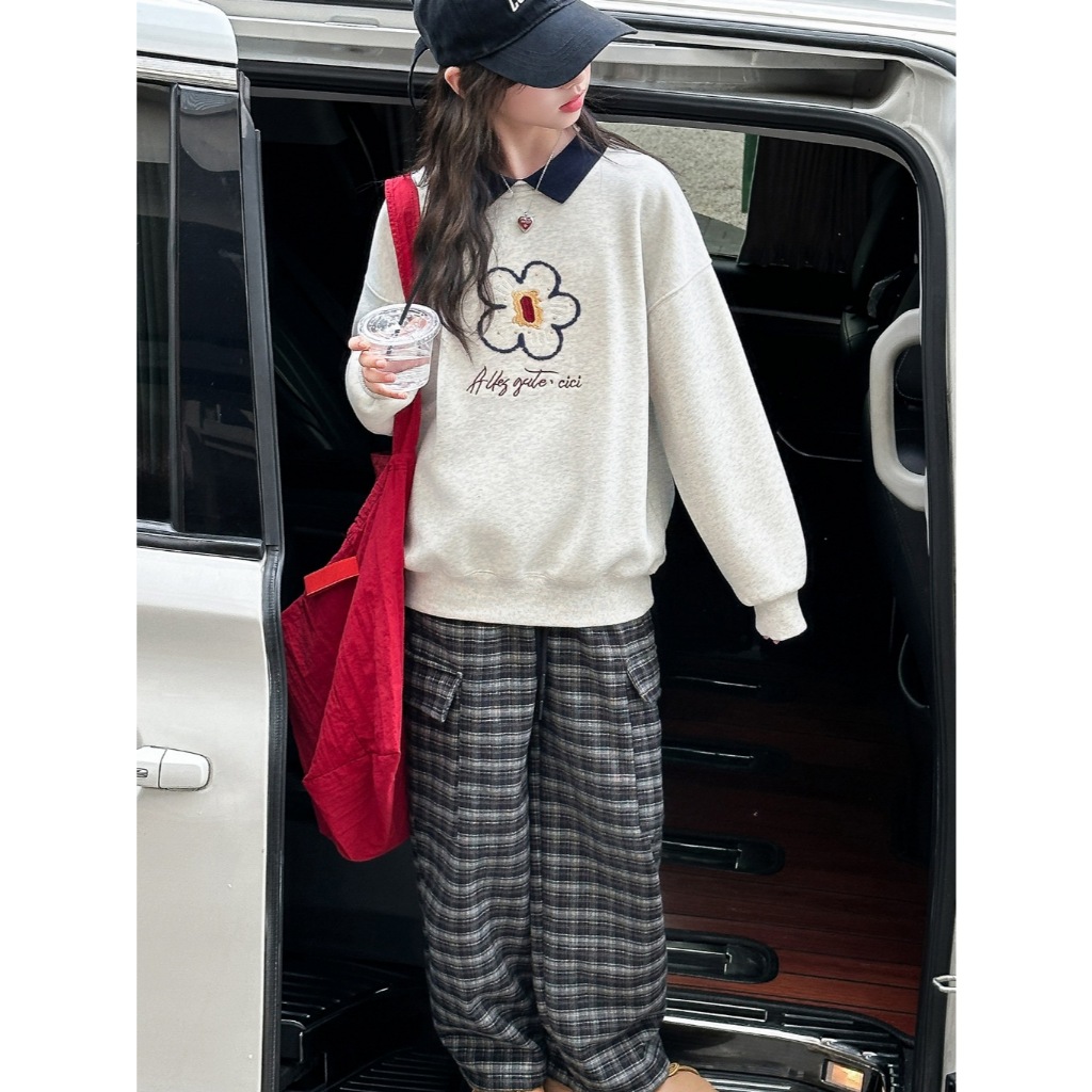 Áo Nỉ Nữ Sweater Phối Cổ Bẻ Thêu Bông Hoa FMSTYLE Thời Trang Trẻ Trung Ấm Áp  25110906