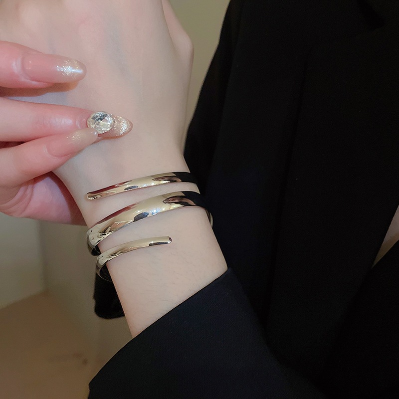 Vòng Tay Nữ Kim Loại Gold Cá Tính, Phong Cách Âu Mỹ, Y2K, Dễ Phối Outfit- VT53