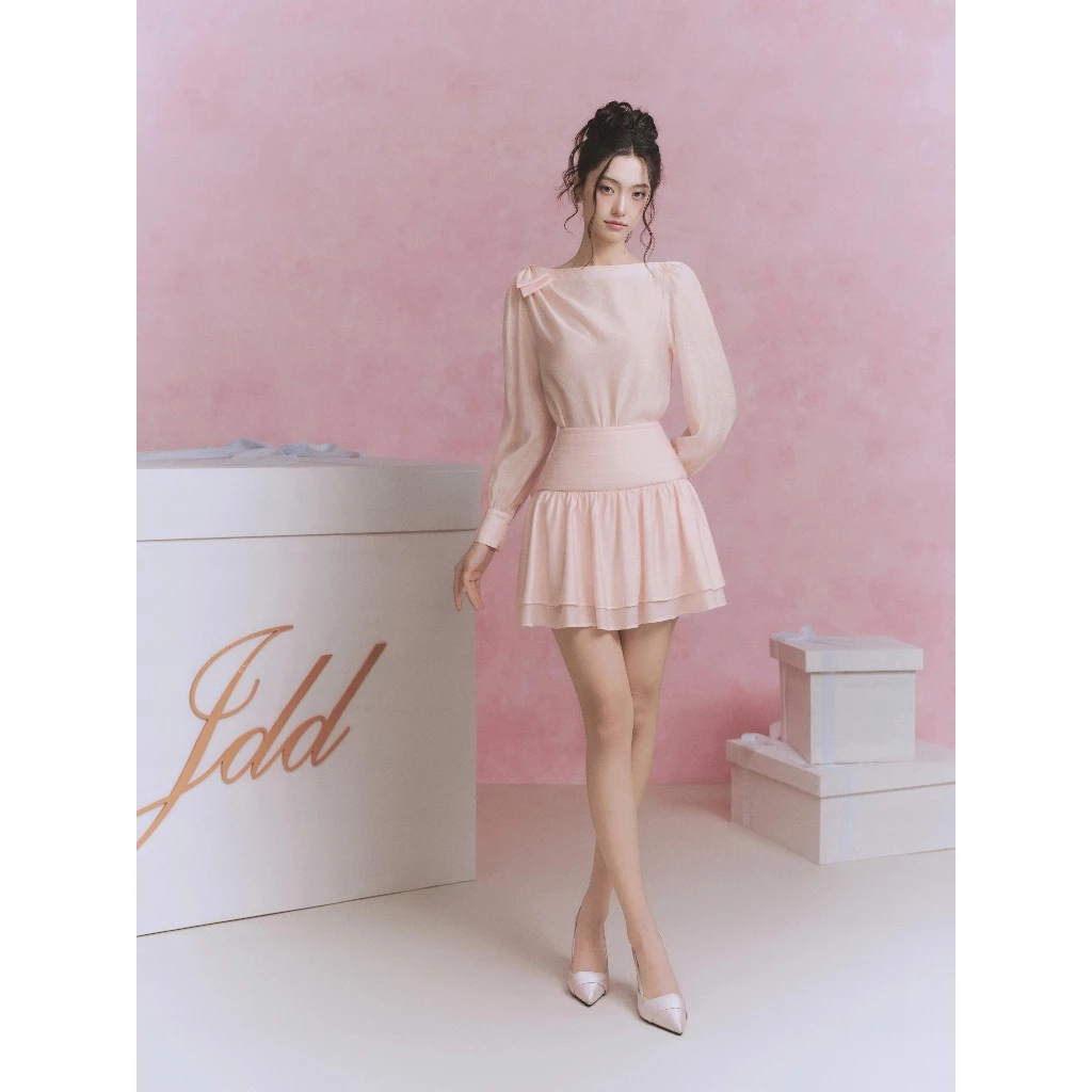 Nguyên tag - Chân váy xếp nhún eo 2 tầng đổ 4S05.2501OG thiết kế bởi JM Dress Design, đi chơi, đi là