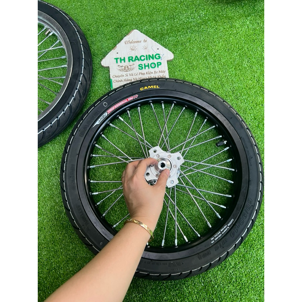 một cái bánh căm trước xe điện niềng nhôm 14in achor hoặc akei dùm Drag đùm marom vỏ ruột calm 60/90