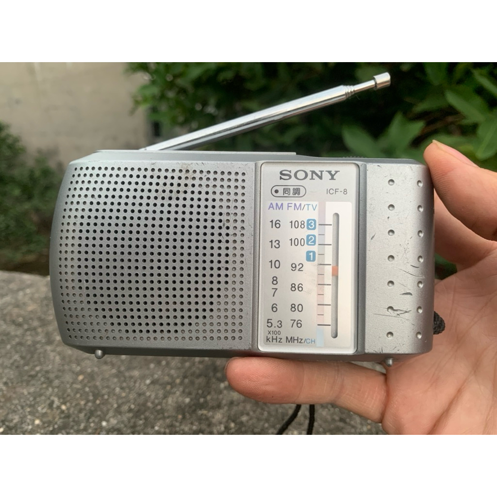 Sony ICF-8 - Đài Radio Bạc, Kích thước 133.8 x 72 x 33.6 mm, Pin AA