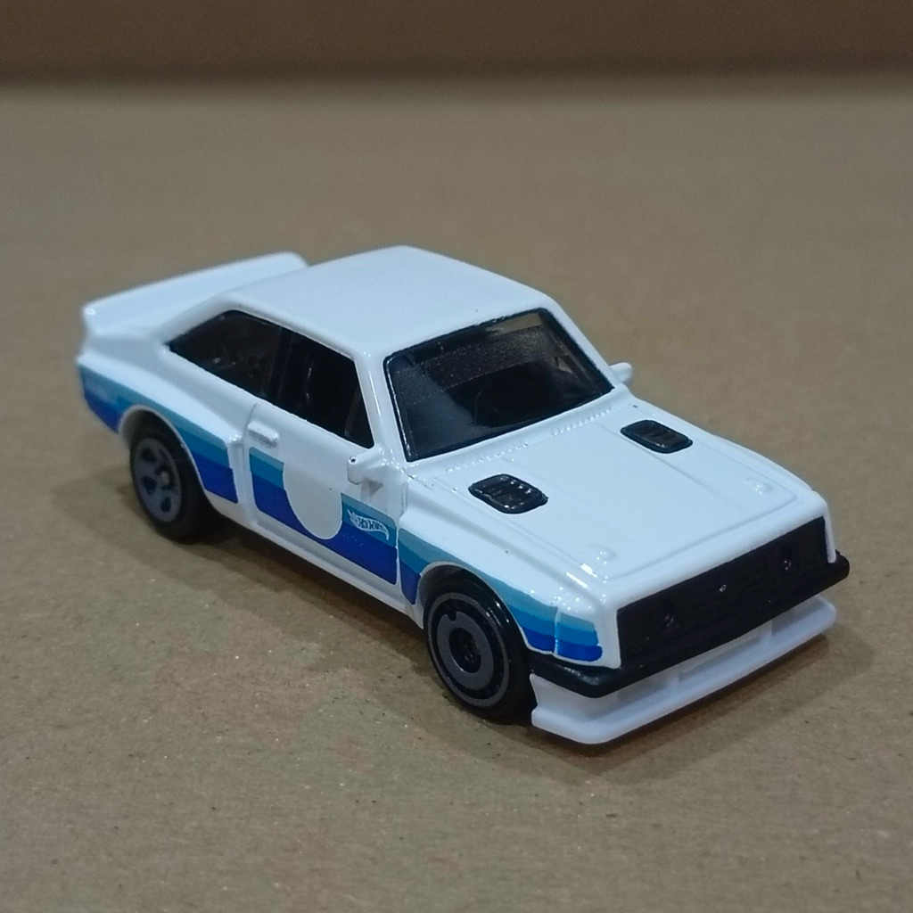 Xe Hot Wheels Ford Escort RS2000