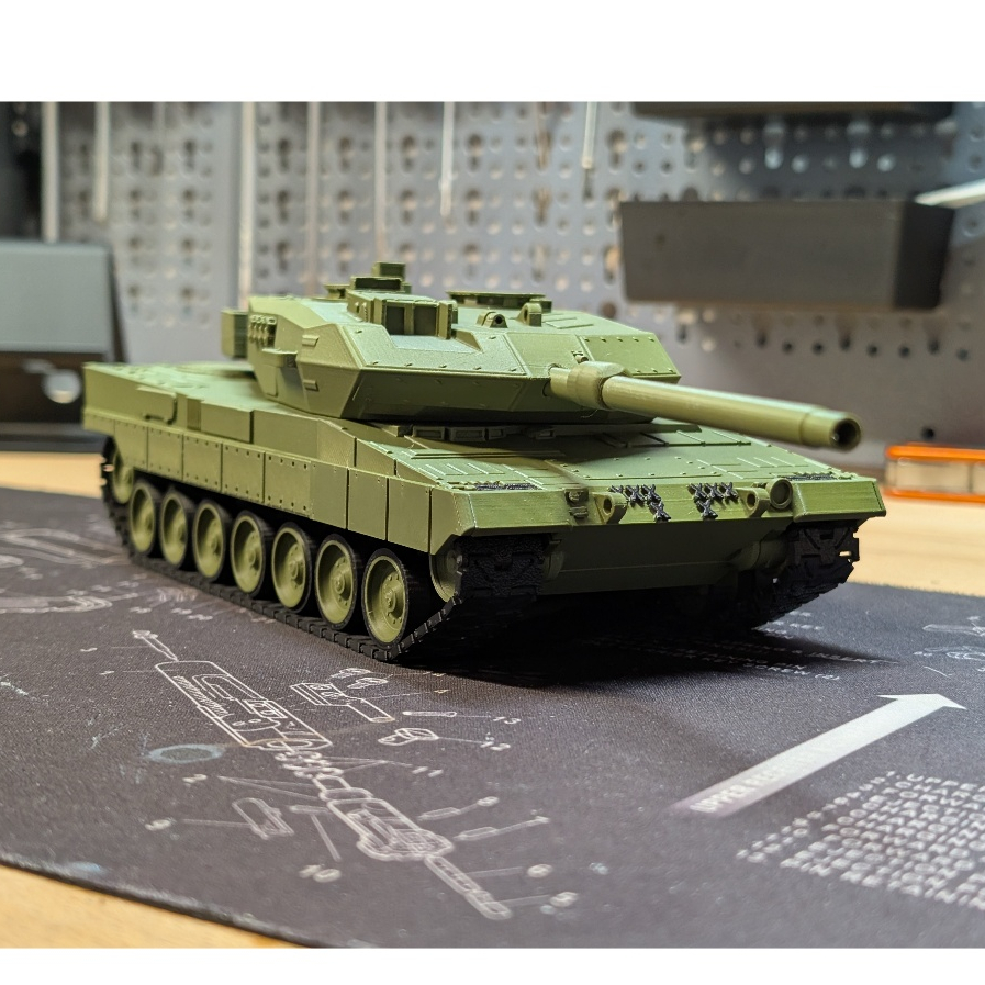 Mô Hình Xe Tăng Leopard 2A6 – Tỉ Lệ 1:35