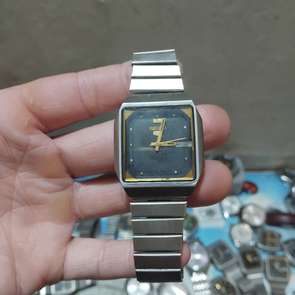 Đồng hồ Seiko 5 automatic chém cạnh cổ xưa