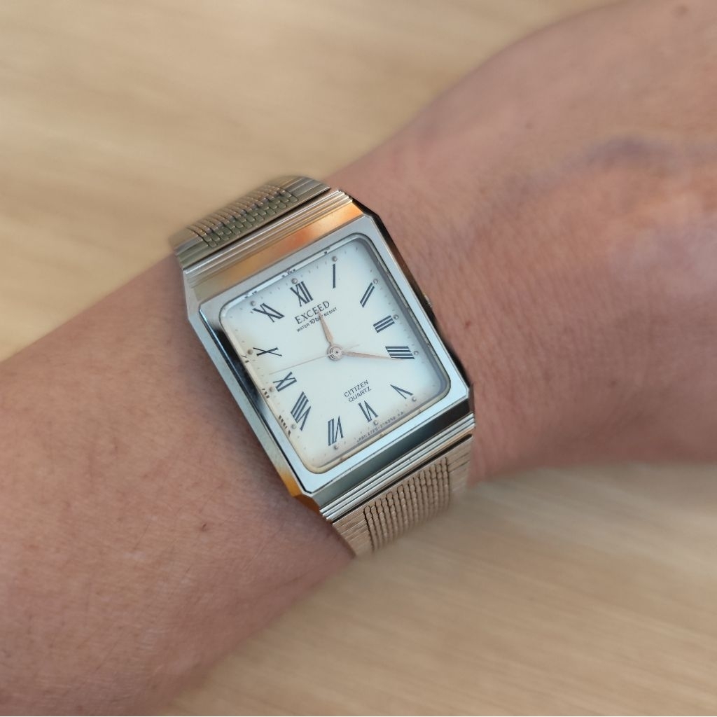 Đồng hồ nam Citizen, vỏ đá, phôm tank, size 26x35.