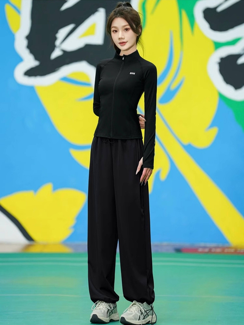 S1083D — Bộ đồ thể thao nữ áo slimfit, quần ống rộng 5