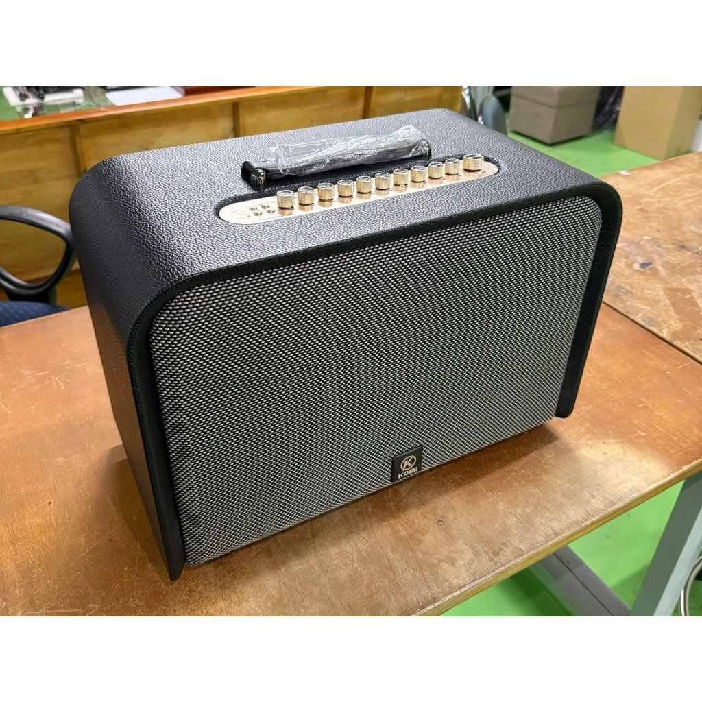 Loa Komi Enigma mới nhất 2026 công suất 900w nặng 17kg pin 150000mah tặng kèm 2 micro cao cấp