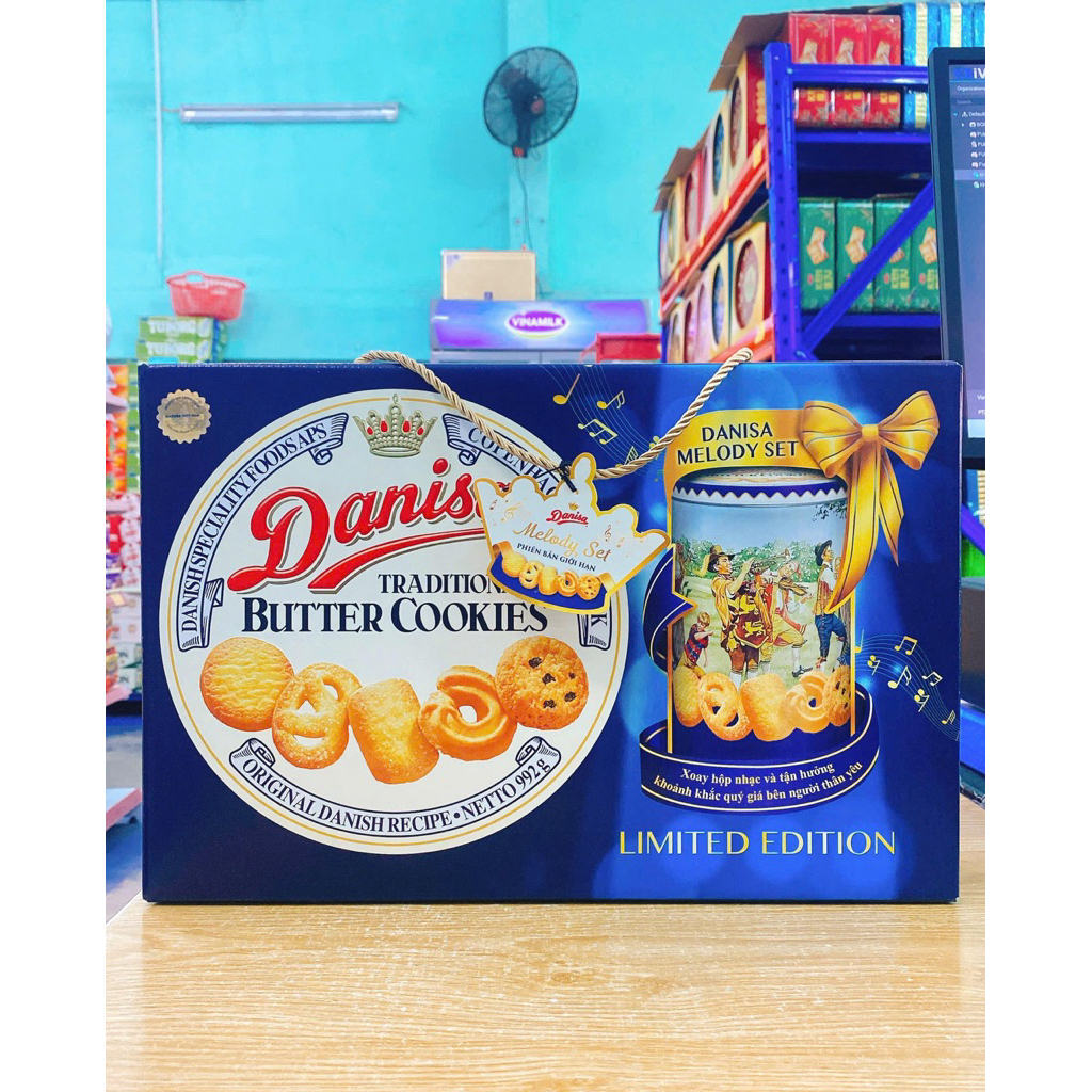 Bánh Quy Bơ Danisa bản Limitied Edition 992g/hộp (1 hộp thiếc x 908g + 1 lon thiếc có phát nhạc 84g)