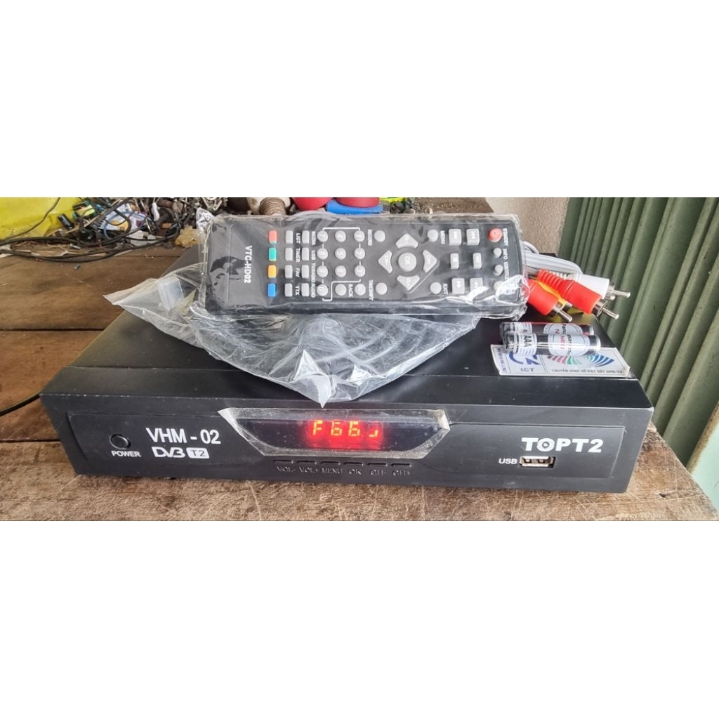 Đầu thu kĩ thuật số hóa mặt đất VHM-02 DV3 T2 TOPT2 đầu củ màu đen còn được sài bình thường tốt như 