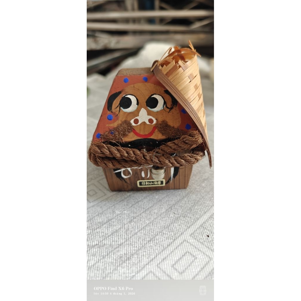 búp bê gỗ Daruma Nhật Bản, búp bê dân gian Daruma cổ điển, làm thủ công, vẽ tay ở biển Hiyoriyama de