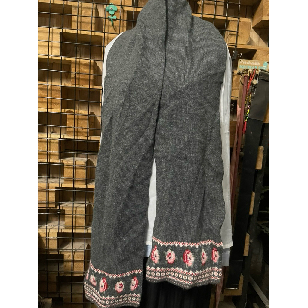 C127. Khăn len choàng ấm hiệu - 2hand