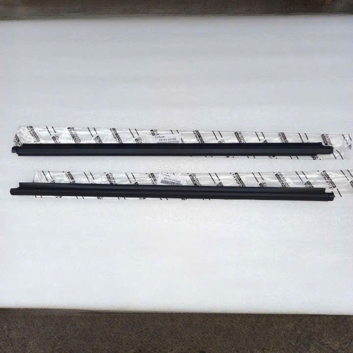 Nẹp chân kính ngoài Fortuner 2009 - 2017. Nẹp kính Toyota Fortuner 2015