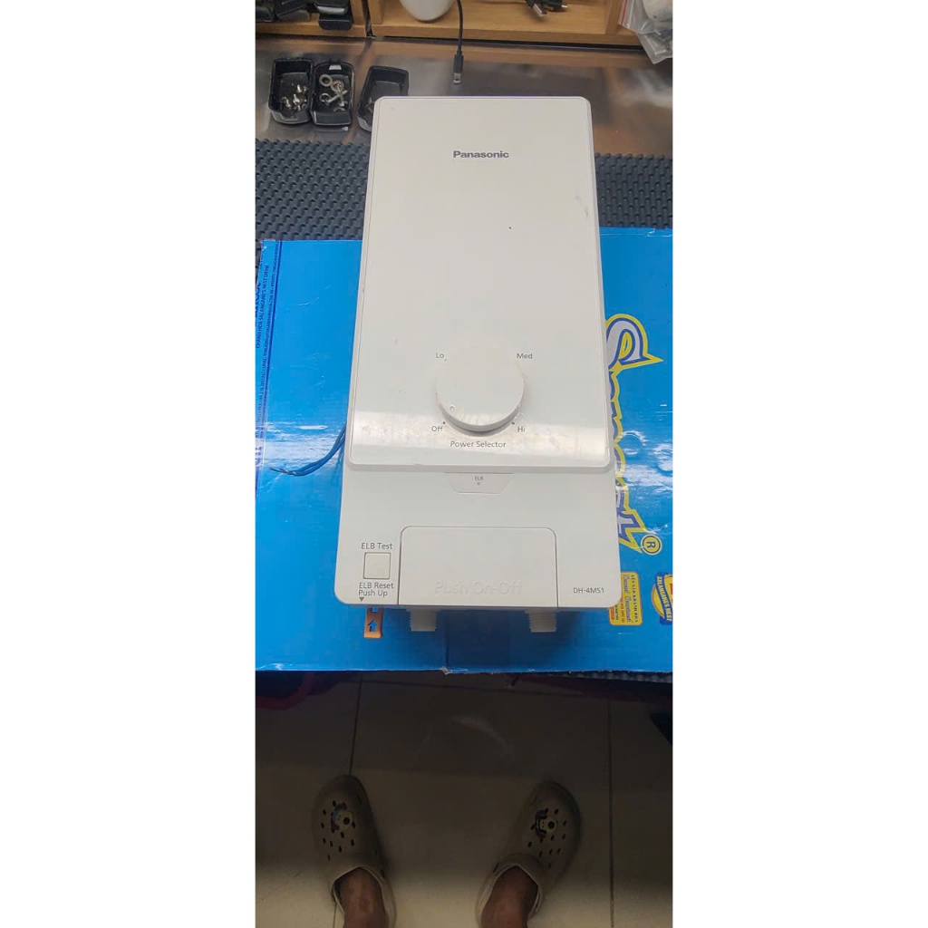 Xác máy nước nóng trực tiếp Panasonic model :DH-4MS1 ( máy hỏng bán xác )